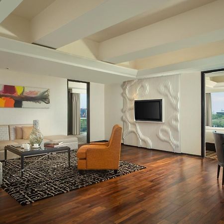 Artotel Ts Suites Сурабая Екстериор снимка
