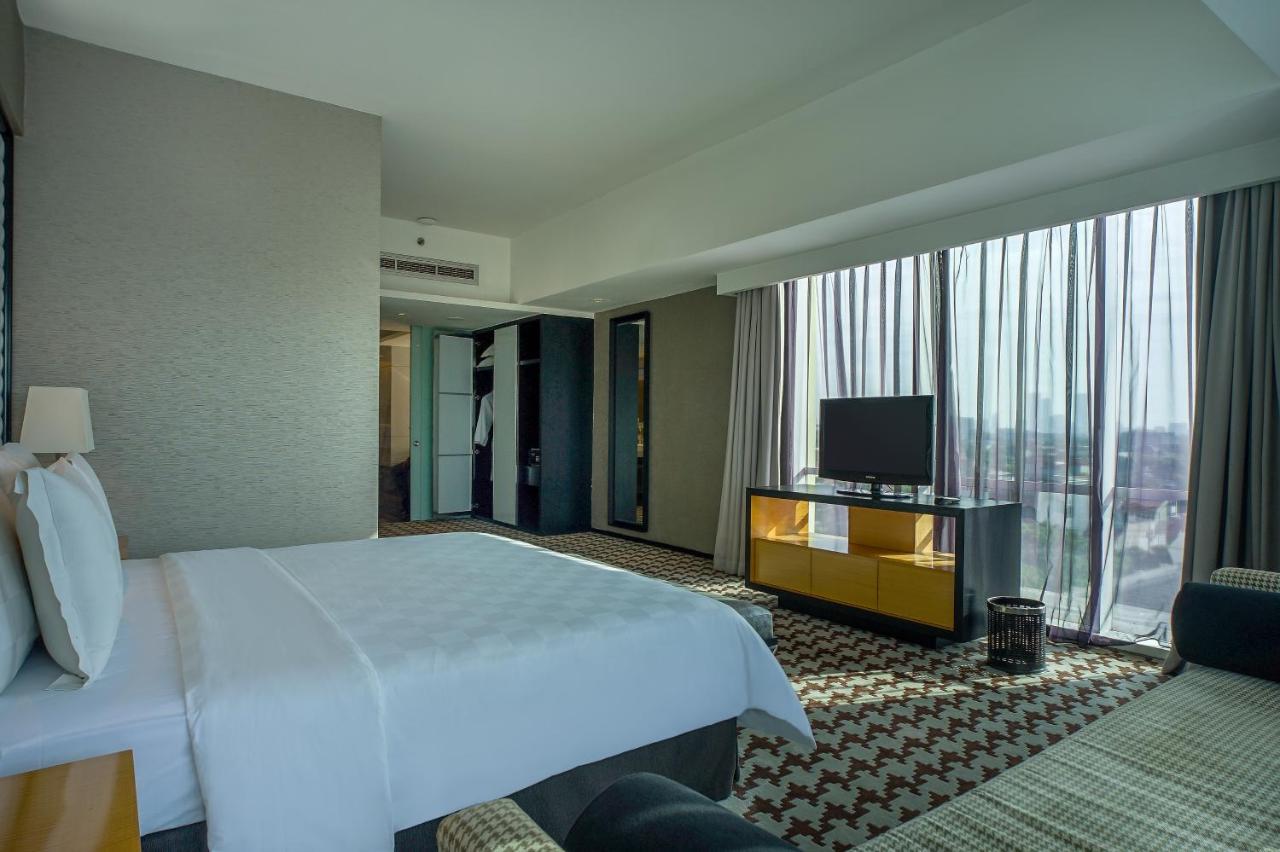 Artotel Ts Suites Сурабая Екстериор снимка
