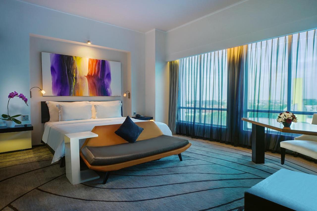 Artotel Ts Suites Сурабая Екстериор снимка
