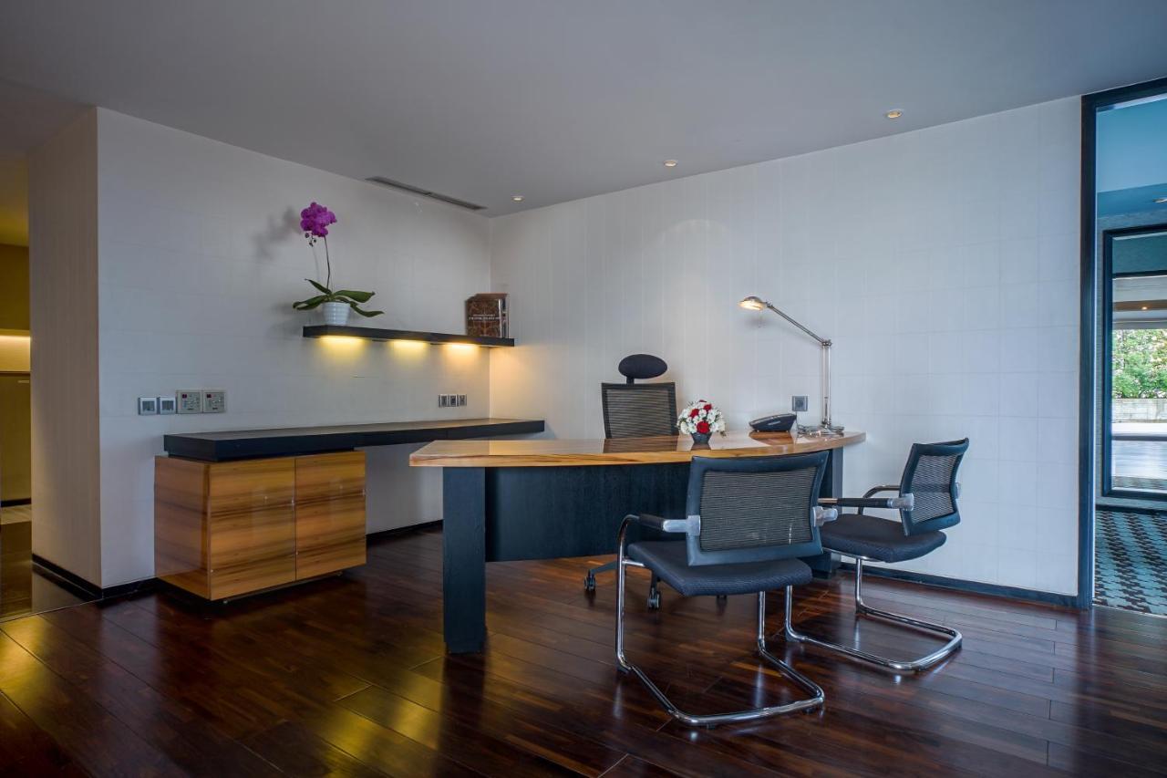 Artotel Ts Suites Сурабая Екстериор снимка