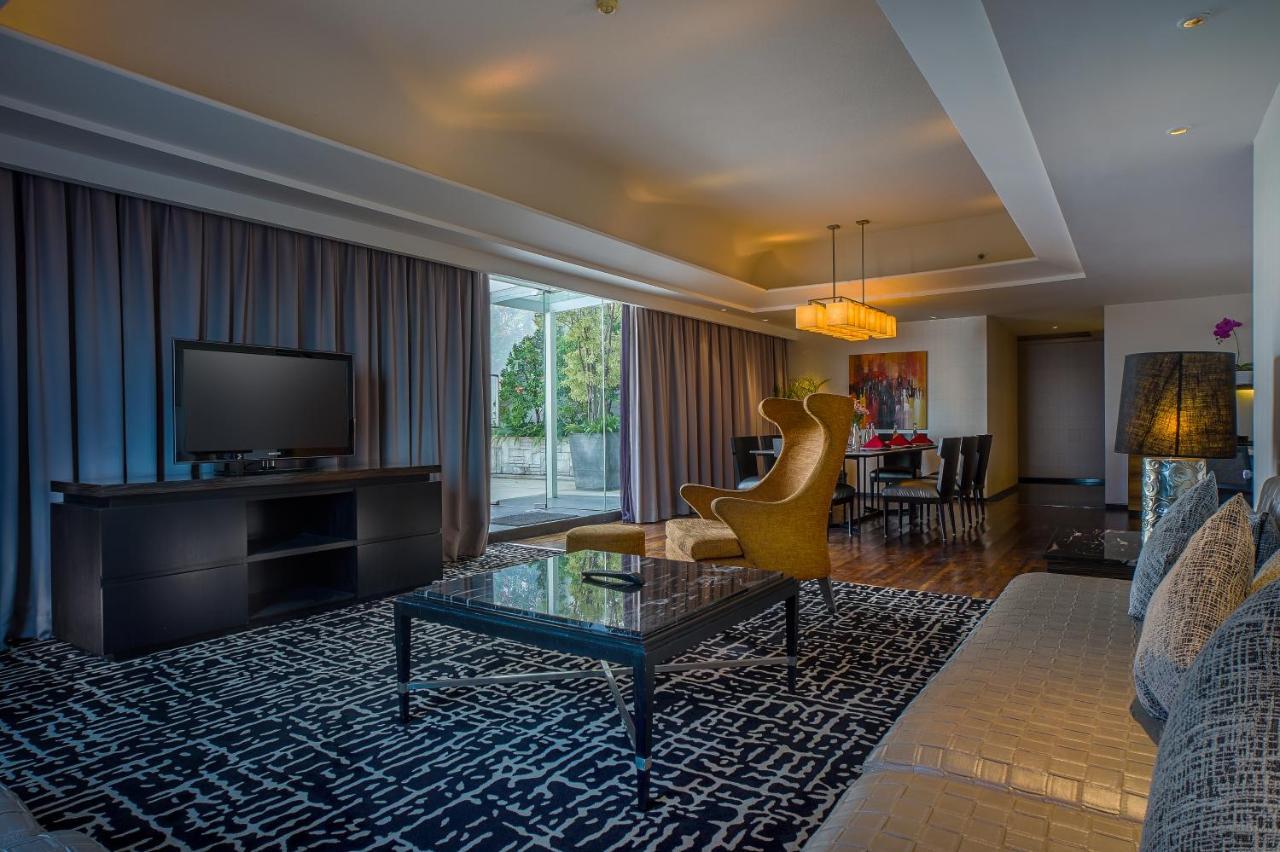 Artotel Ts Suites Сурабая Екстериор снимка