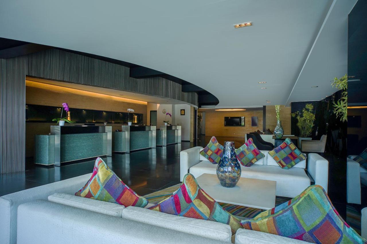 Artotel Ts Suites Сурабая Екстериор снимка