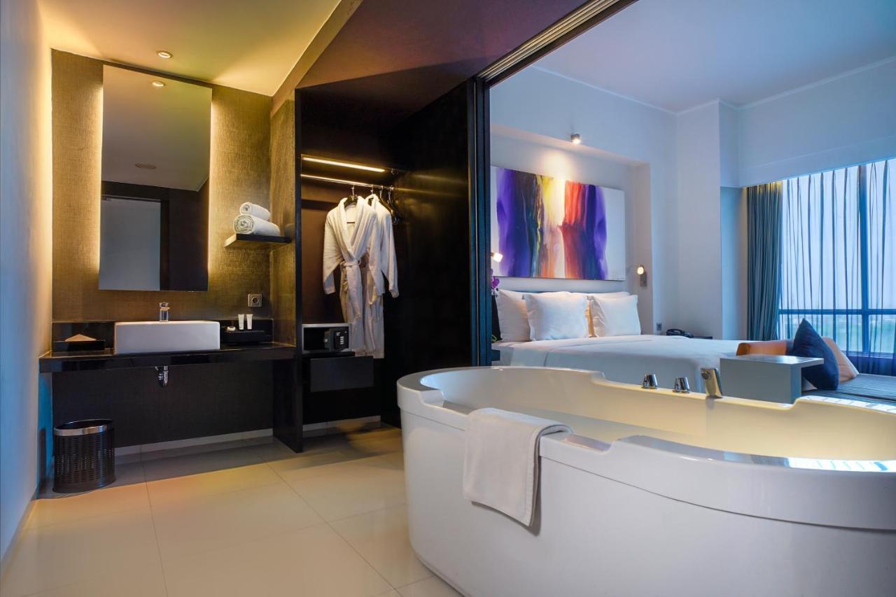 Artotel Ts Suites Сурабая Екстериор снимка
