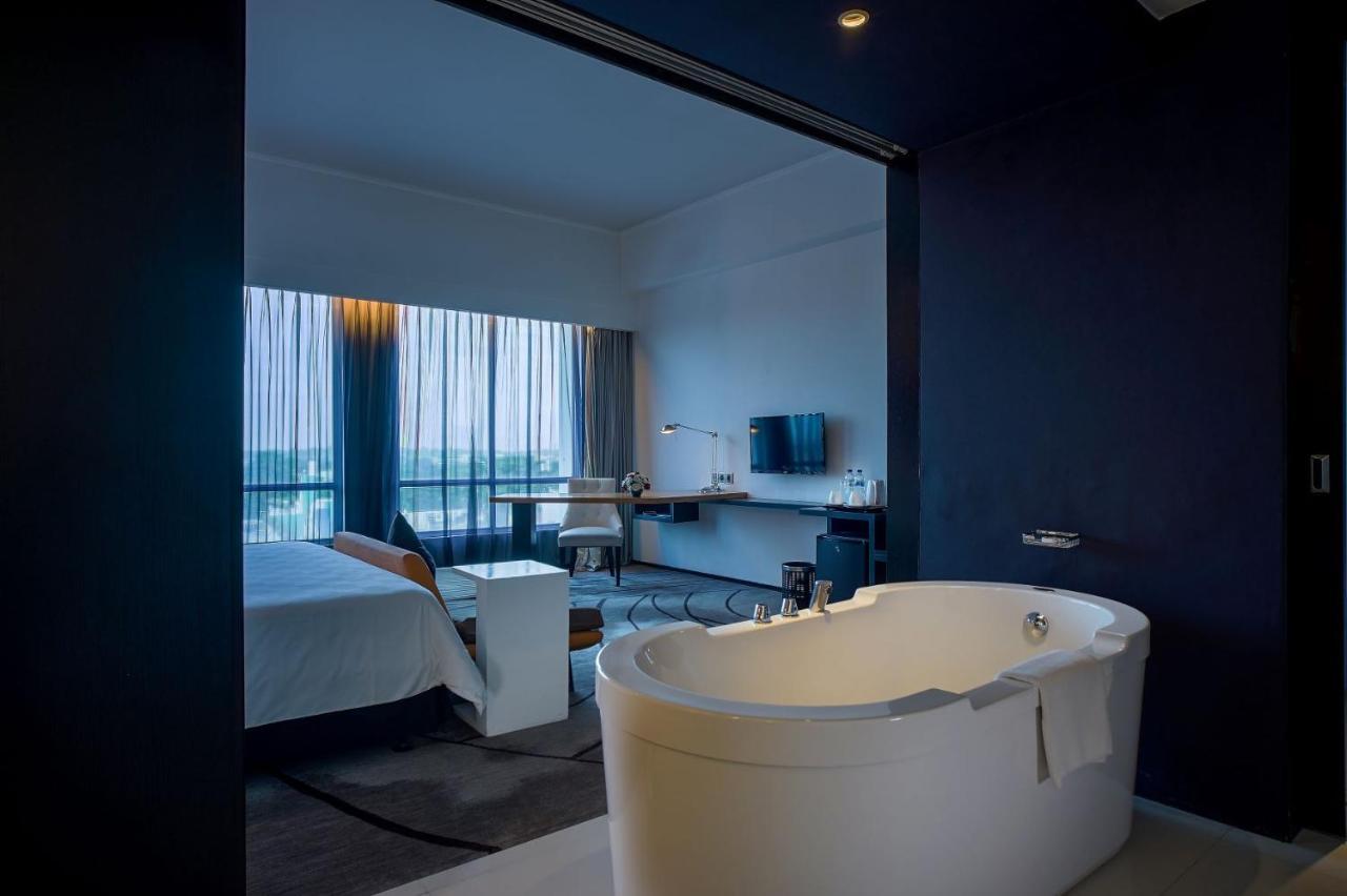 Artotel Ts Suites Сурабая Екстериор снимка