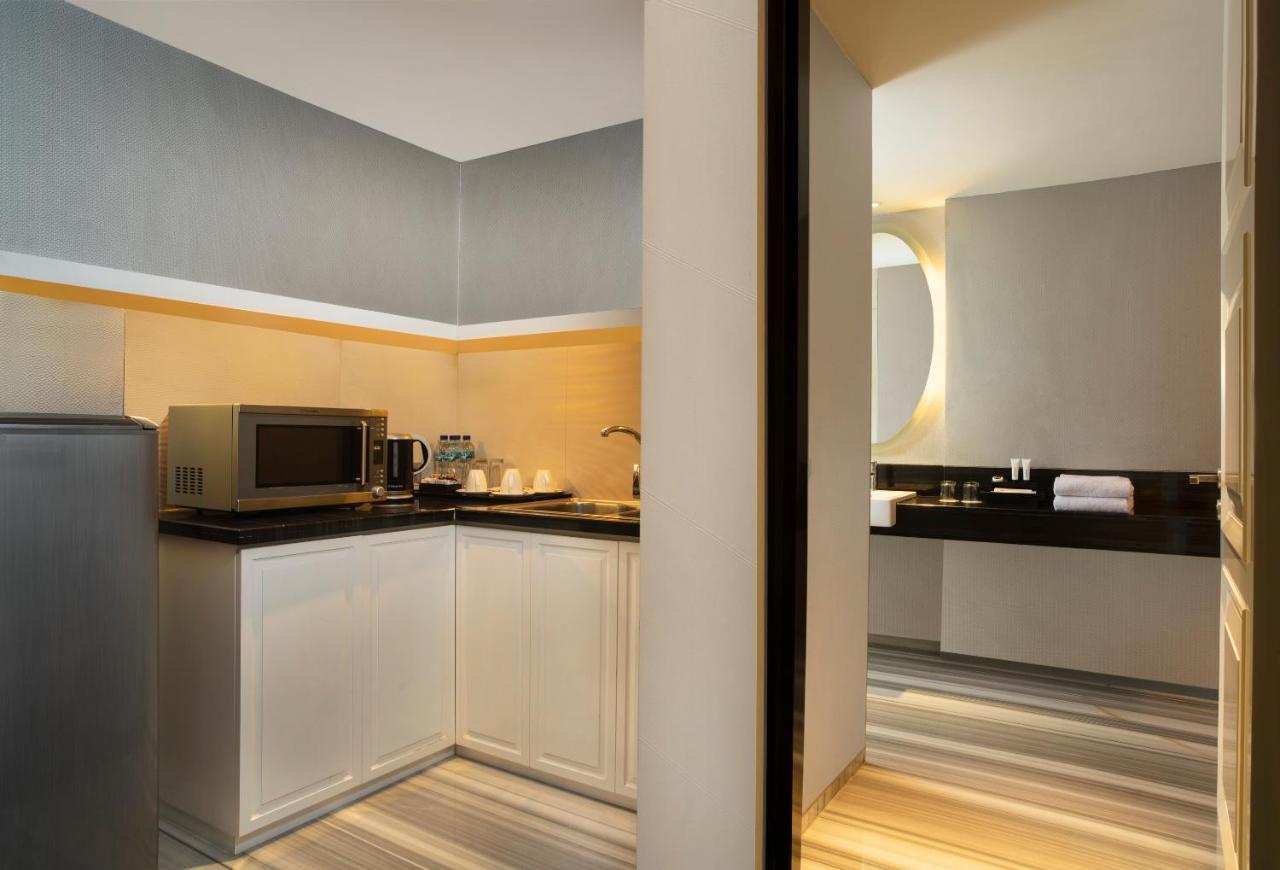 Artotel Ts Suites Сурабая Екстериор снимка