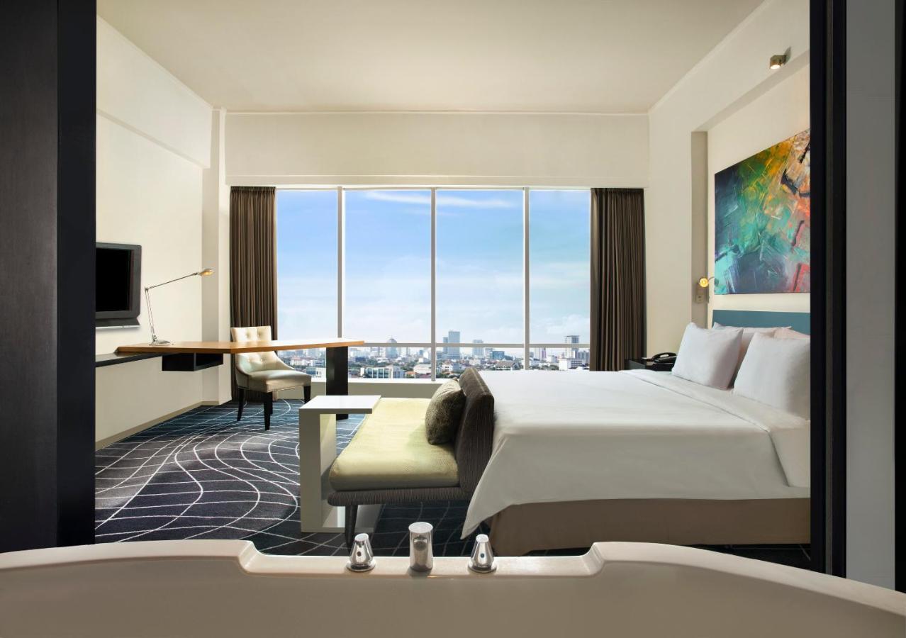 Artotel Ts Suites Сурабая Екстериор снимка