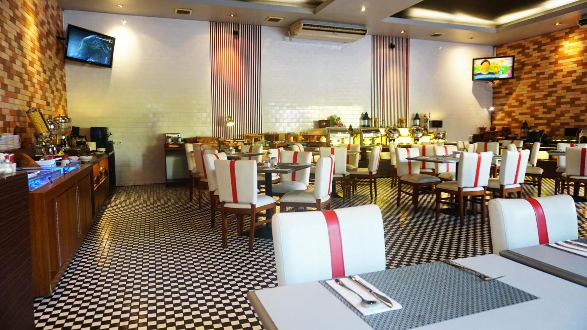 Artotel Ts Suites Сурабая Екстериор снимка